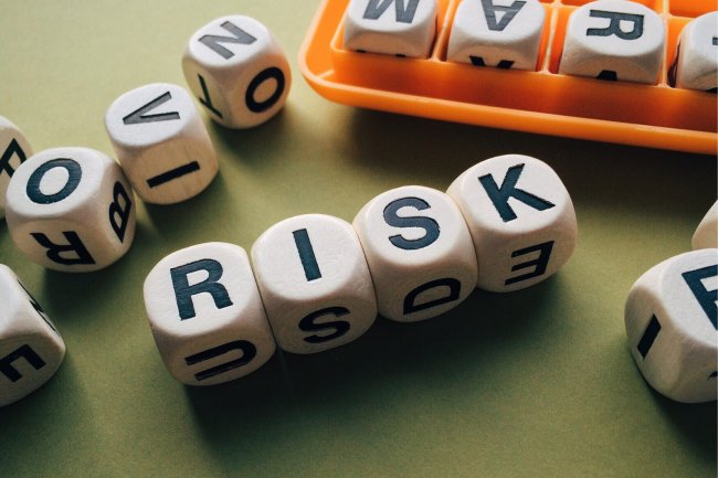 The Ultimate Guide to Risk Management for Traders and Investors: Protecting Your Capital